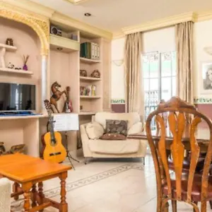https://casa-la-guitarra.hotelsinnerja.org